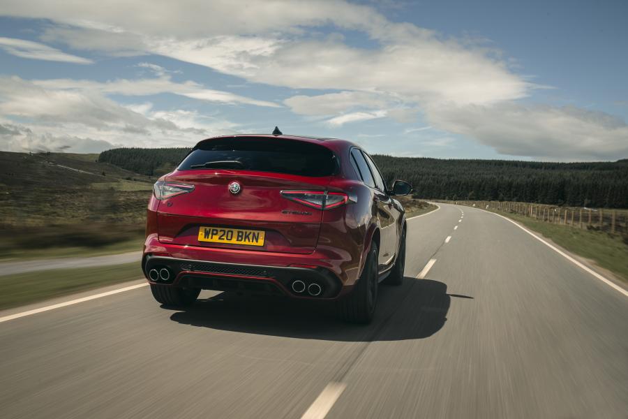 Alfa Romeo Stelvio Quadrifoglio (949) 2020 года  (UK) (фото 18 из 37)